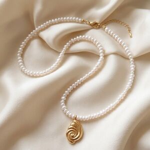 Slide Jewels Gold Shell Pendant Elegant Freshwater style Pearl Necklace